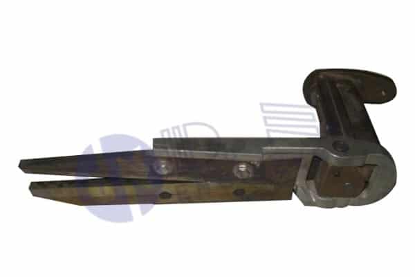 Knife Set with Bracket Assembly